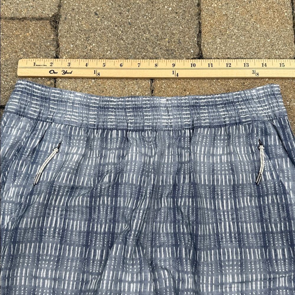 Vuori Shorts Wm Large Running Athletic Gray White Drawstring Pockets - Picture 8 of 8